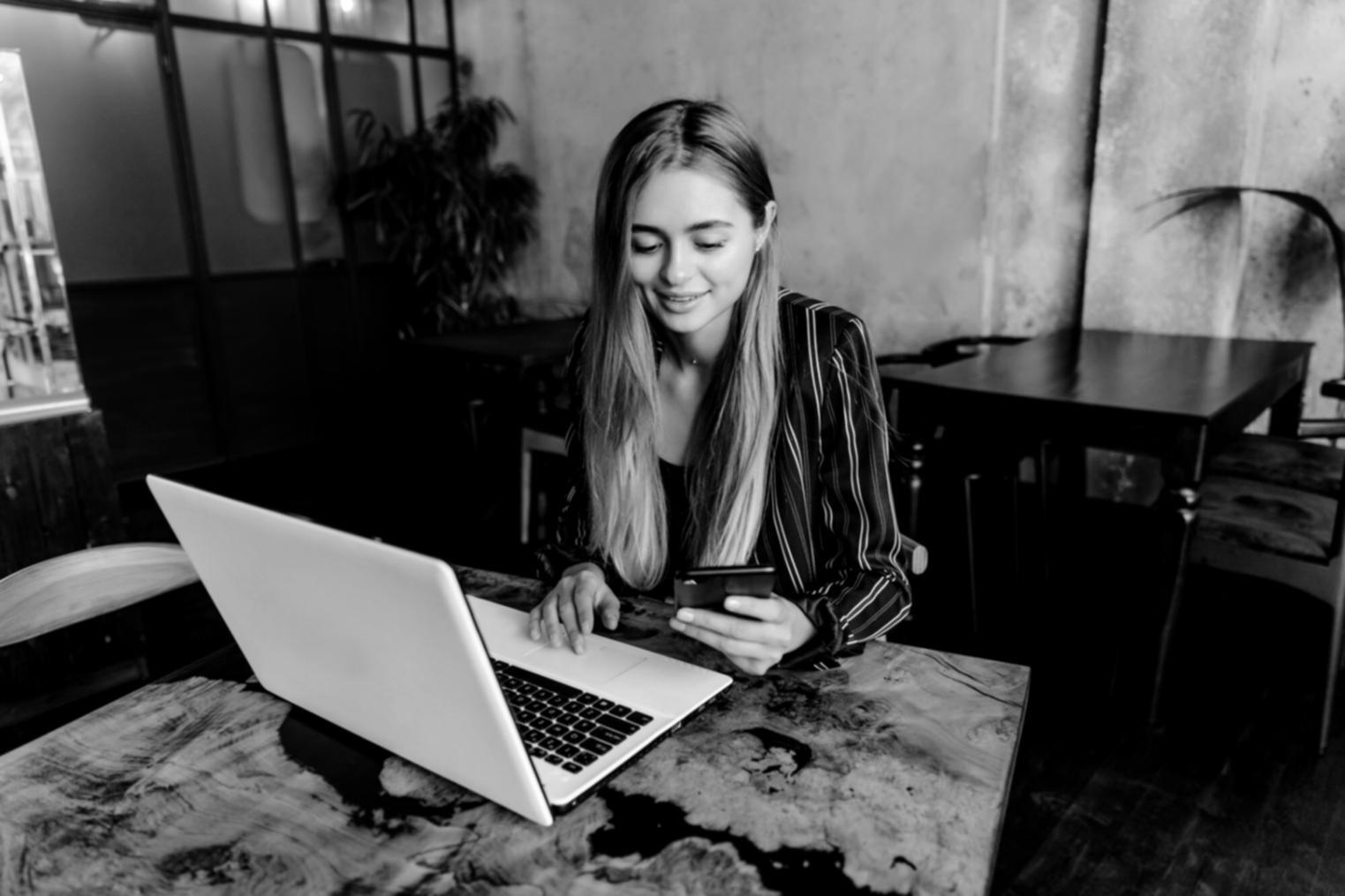 Detailansicht der Videobearbeitungssoftware mit Zeitleiste und Farbkorrektur